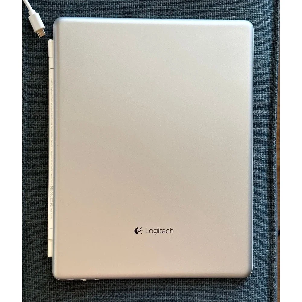White Logitech Ultrathin Bluetooth Keyboard Tablet Cover Low Profile iPad 2/3/4